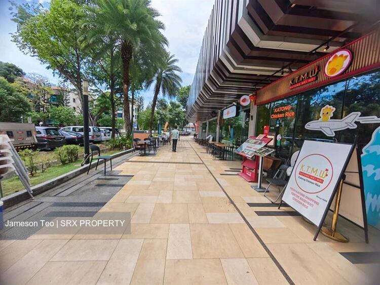 East Village (D16), Retail #564684981